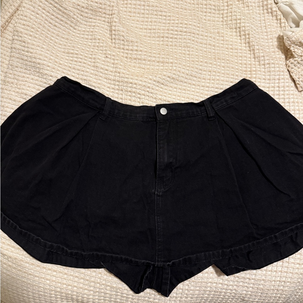SHEIN Black Pleated Skorts